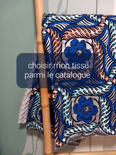 je choisis ma couverture plaid en wax parmi le catalogue de tissu